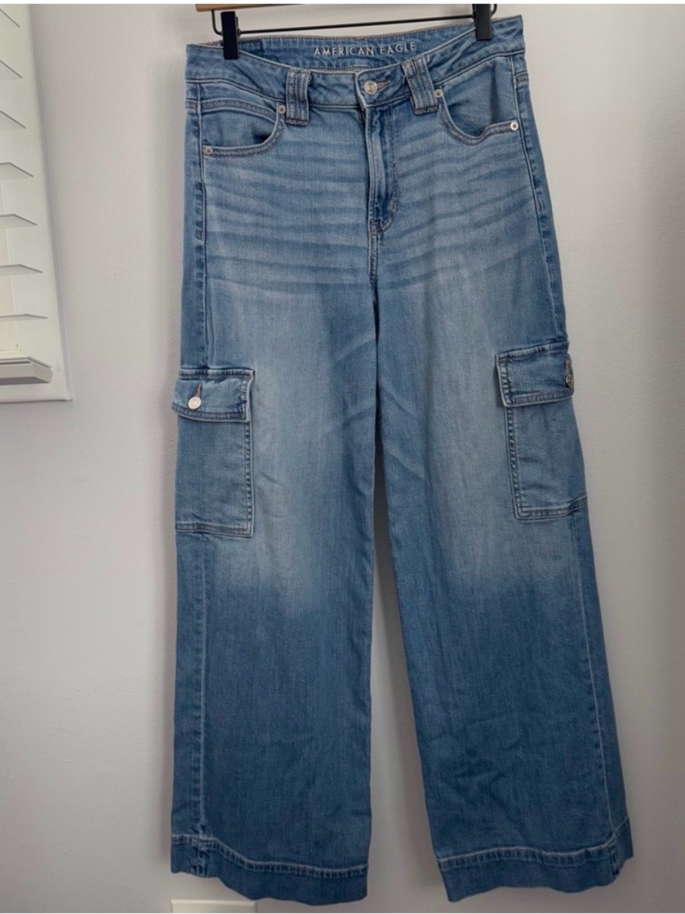 American Eagle Outfitters Light Blue Wide-Leg Cargo Jeans size 4 - Picture 2 of 6